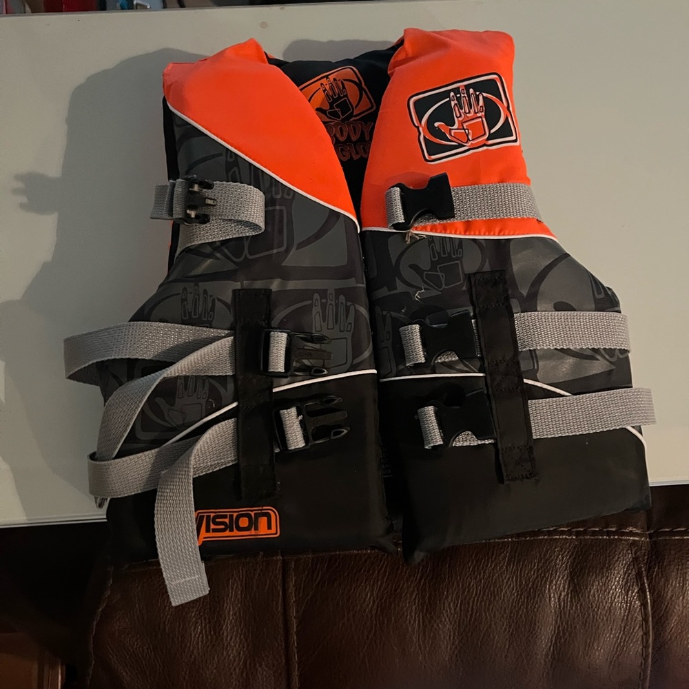 BODY GLOVE LIFE JACKET YOUTH  50-90lbs—WORN TWICE